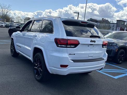 Used 2022 Jeep Grand Cherokee Laredo X AWD/4WD image 6