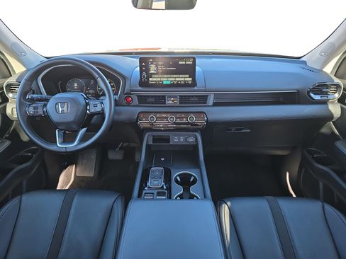 Used 2025 Honda Pilot Touring image 9
