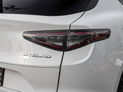 Used 2024 Alfa Romeo Stelvio Veloce image 38