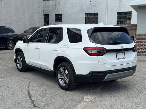Used 2025 Honda Pilot EX-L image 5
