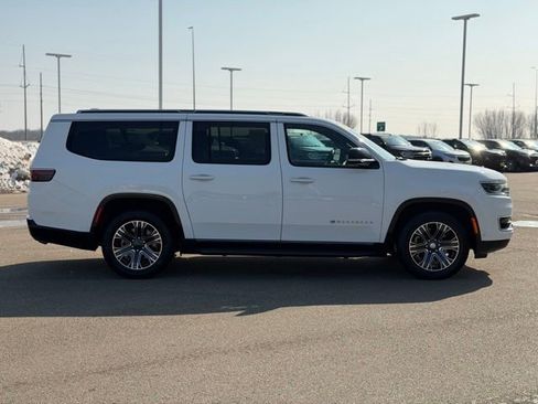 Used 2023 Jeep Wagoneer L Series II image 5