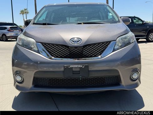 Used 2013 Toyota Sienna SE FWD image 4