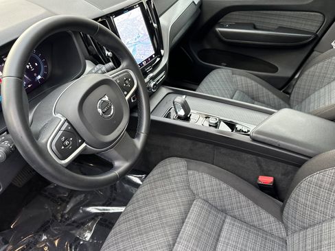 Used 2022 Volvo XC60 B5 Momentum image 13