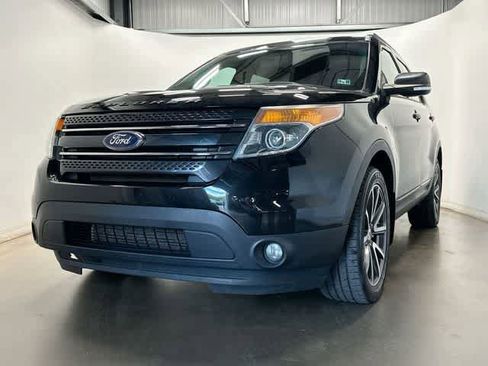 Used 2015 Ford Explorer XLT w/ Equipment Group 202A AWD/4WD image 30