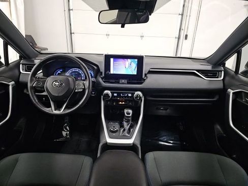 Used 2024 Toyota RAV4 SE image 31