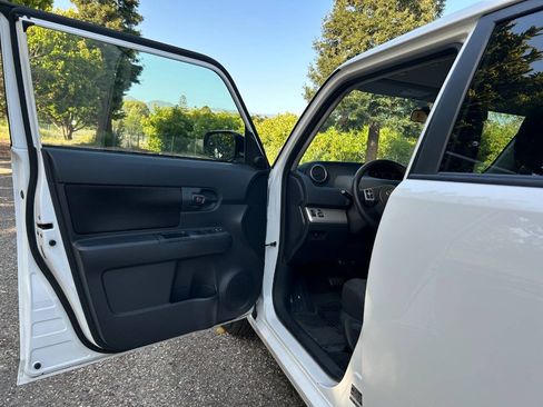 Used 2008 Scion xB FWD image 23