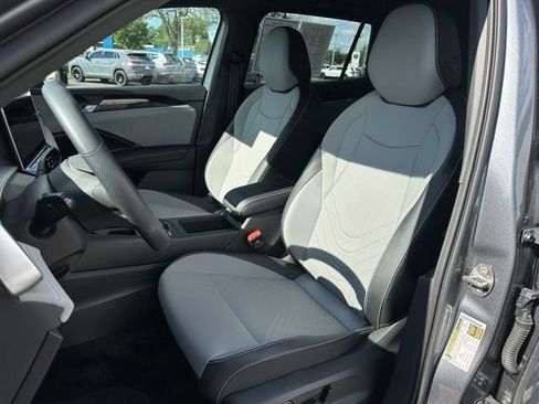 Used 2025 Volkswagen Tiguan SE R-Line AWD/4WD image 12