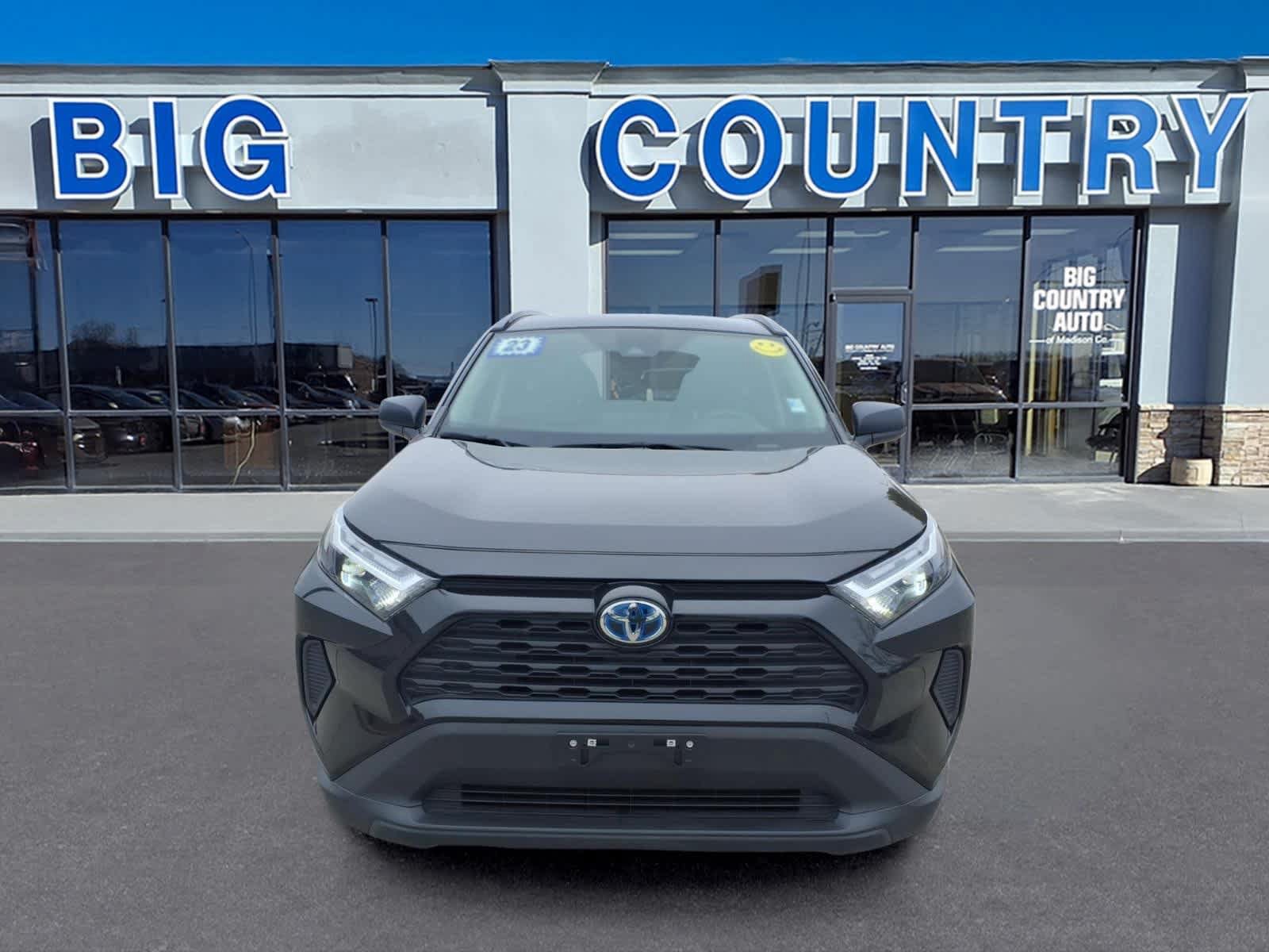 Used 2023 Toyota RAV4 LE AWD/4WD image 2