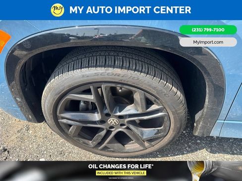 Used 2025 Volkswagen Tiguan SE R-Line AWD/4WD image 6