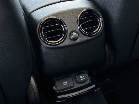 Used 2019 Mercedes-Benz GLC 300 4MATIC image 28