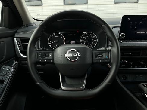 Used 2025 Nissan Rogue SV image 32