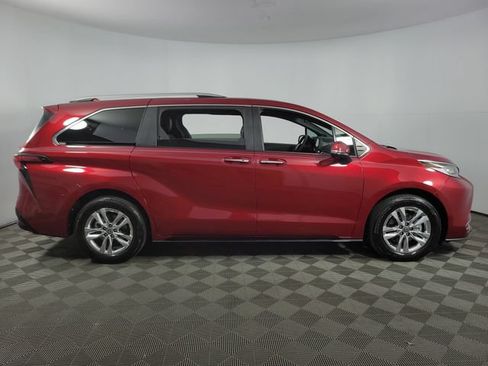 Used 2026 Toyota Sienna Limited FWD image 11