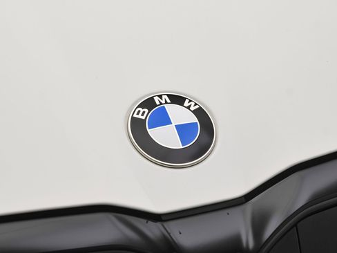 Used 2025 BMW M5 w/ Carbon Package image 28