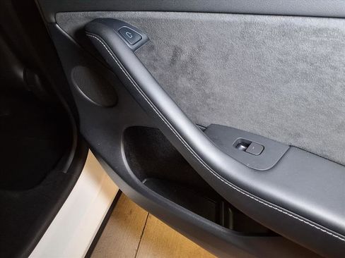 Used 2023 Tesla Model Y Performance image 22