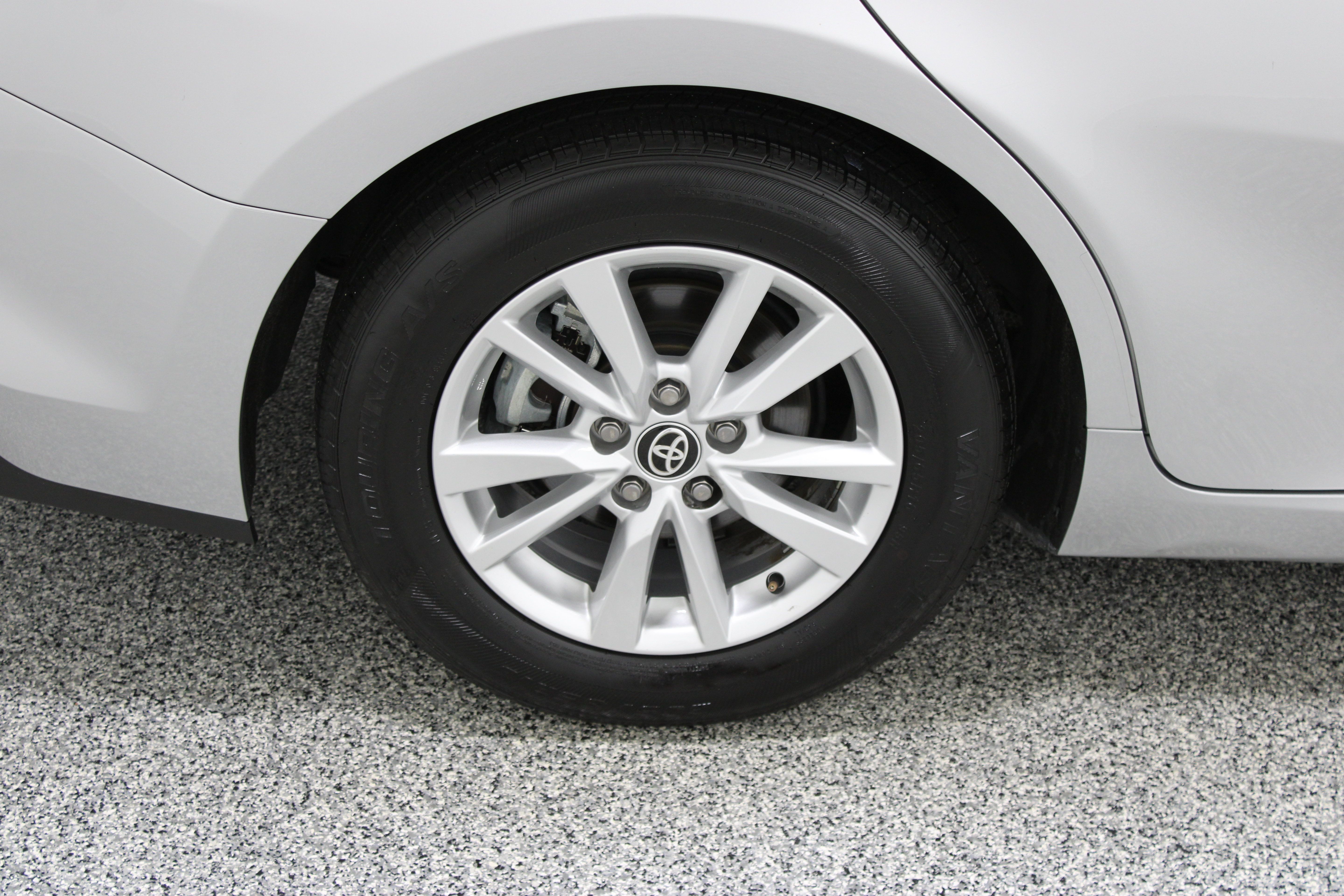 Used 2025 Toyota Camry LE FWD image 6