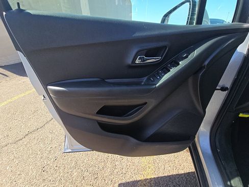 Used 2022 Chevrolet Trax LS w/ Tint and Cruise Package FWD image 14