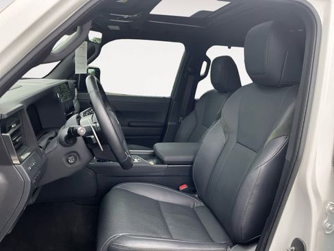 Used 2025 Lexus GX 550 AWD/4WD image 12