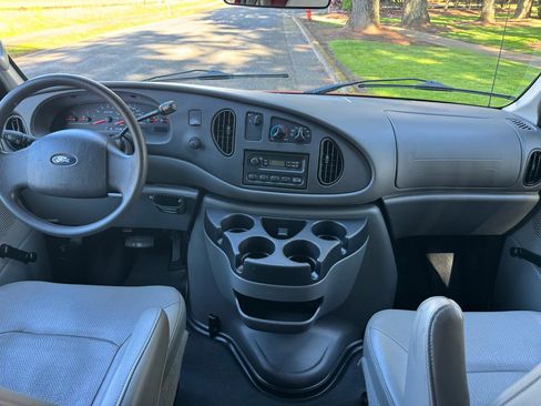 Used 2008 Ford E-350 and Econoline 350 Super Duty RWD image 18