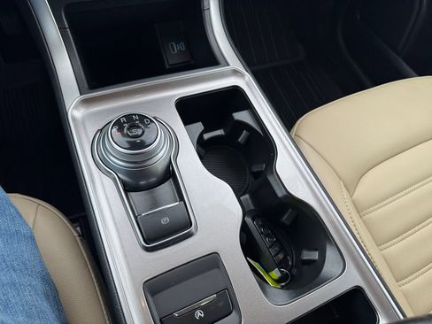 Used 2024 Ford Edge SEL w/ Convenience Package image 24