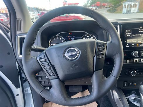 New 2026 Nissan Frontier SV w/ SV Convenience Package AWD/4WD image 15