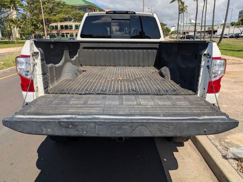Used 2019 Nissan Titan SV w/ SV Convenience Package AWD/4WD image 12