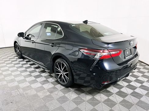 Used 2024 Toyota Camry SE image 5