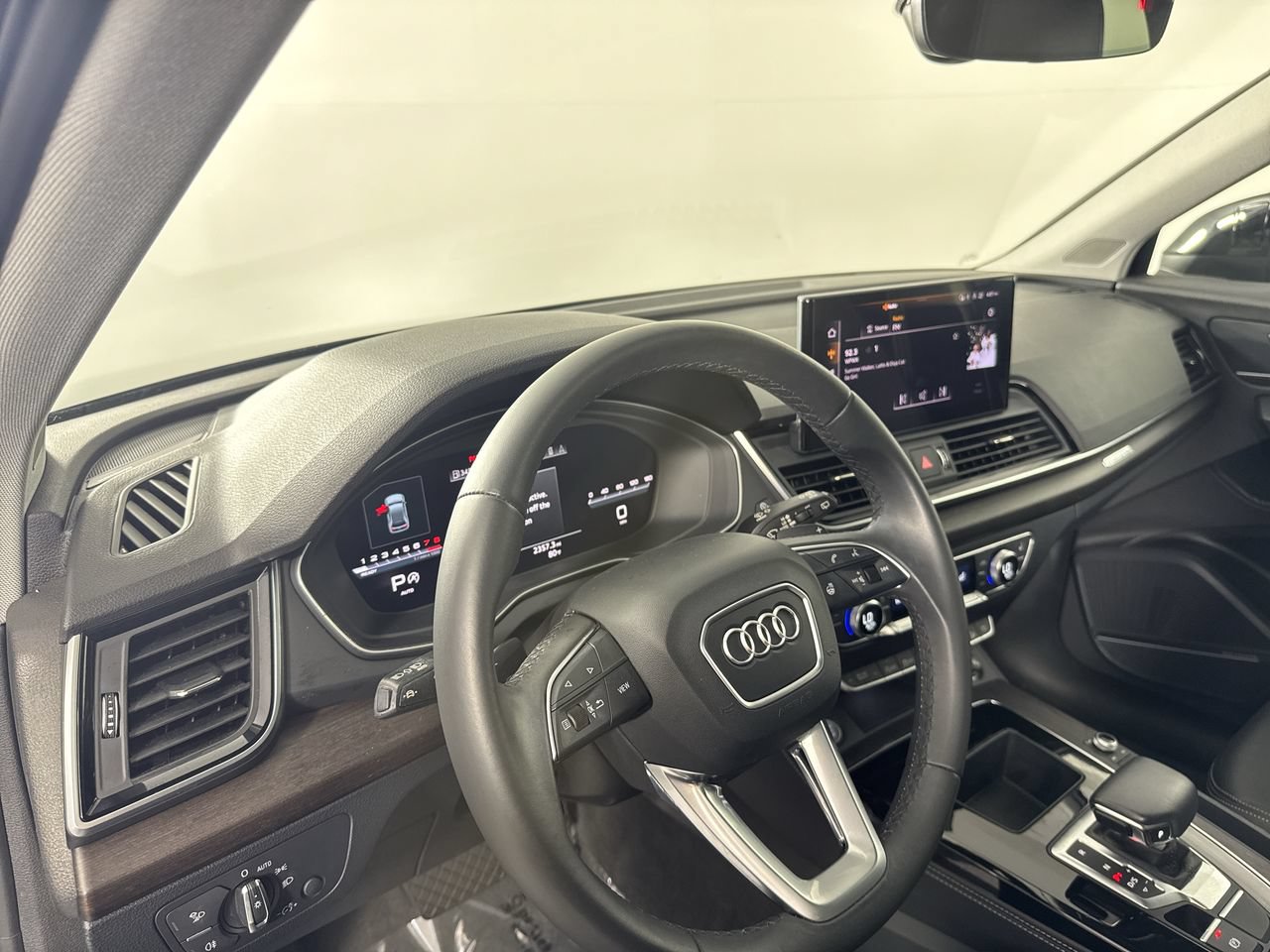 Used 2023 Audi Q5 2.0T Premium Plus w/ Premium Plus Package AWD/4WD image 9