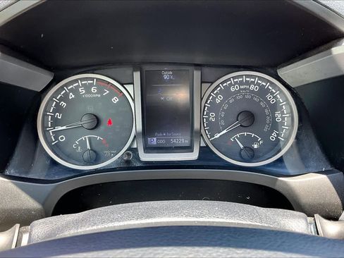 Used 2016 Toyota Tacoma SR5 w/ Towing Package RWD image 26