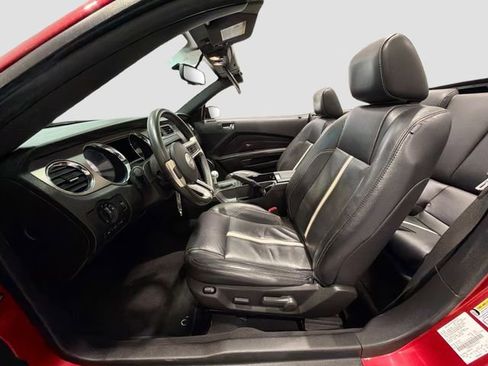 Used 2010 Ford Mustang GT Premium image 17