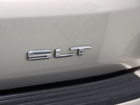 Used 2023 GMC Yukon XL SLT w/ SLT Premium Package AWD/4WD image 14