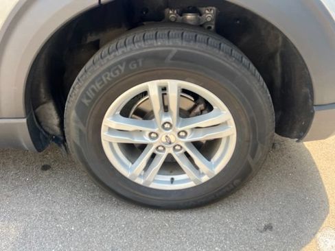 Used 2023 Ford Explorer XLT w/ Equipment Group 202A AWD/4WD image 9