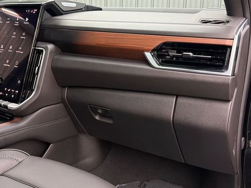 Used 2026 GMC Yukon Denali w/ Sun & Power Step Package image 39