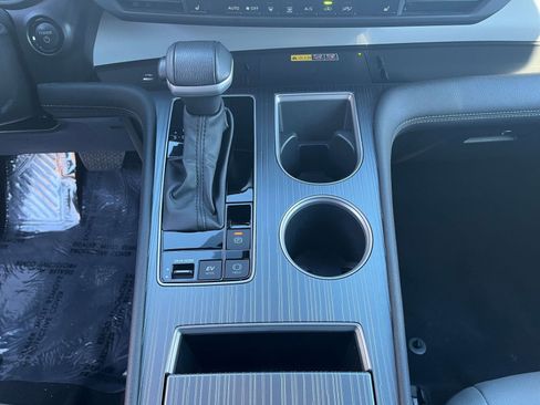 Used 2025 Toyota Sienna XLE image 44