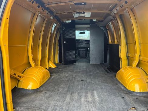 Used 2019 Chevrolet Express 3500 w/ Driver Convenience Package image 11
