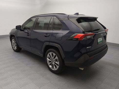 Used 2019 Toyota RAV4 XLE Premium FWD image 3