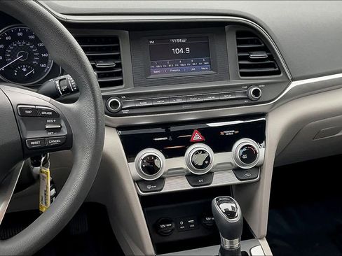 Used 2019 Hyundai Elantra SE image 9