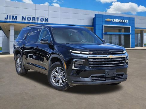 Used 2025 Chevrolet Traverse LT AWD/4WD image 1