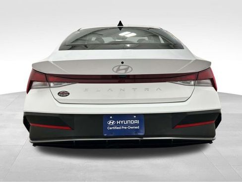 Certified 2025 Hyundai Elantra SE FWD image 4