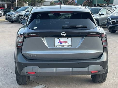 Used 2025 Nissan Kicks SV FWD image 4
