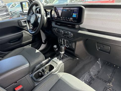 Used 2025 Jeep Wrangler Unlimited Sport AWD/4WD image 26