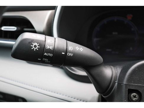 Used 2023 Toyota Highlander Limited FWD image 19