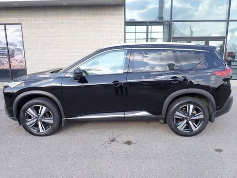 Used 2023 Nissan Rogue SL w/ SL Premium Package image 2