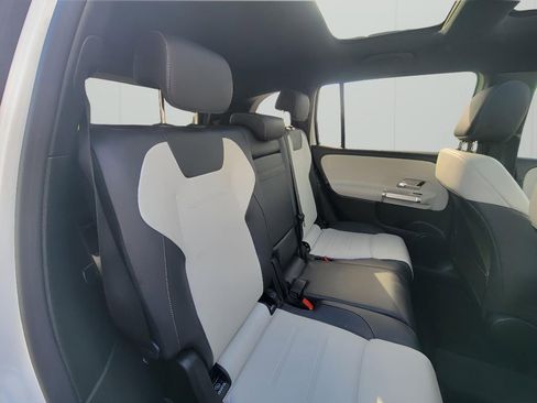 Used 2020 Mercedes-Benz GLB 250 4MATIC image 30