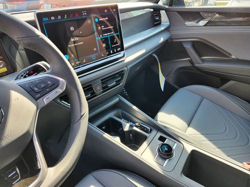 New 2026 Volkswagen Tiguan SE R-Line AWD/4WD image 7