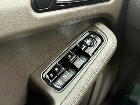 Used 2018 Porsche Macan Sport Edition AWD/4WD image 37