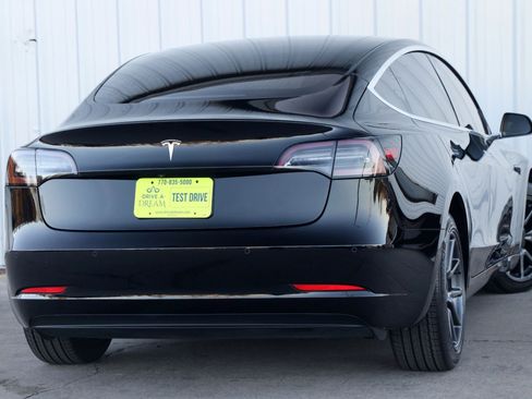 Used 2019 Tesla Model 3 Standard Range Plus image 5