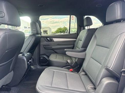 Used 2026 Buick Enclave Preferred AWD/4WD image 11