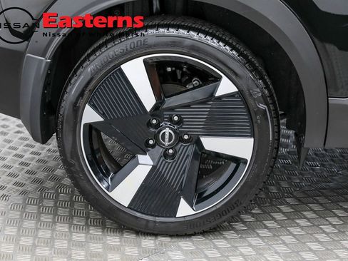 Used 2025 Nissan Kicks SR image 35