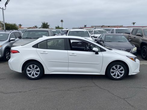 Used 2023 Toyota Corolla LE w/ Carpet Mat Package (TMS) FWD image 2