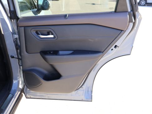 Used 2023 Nissan Rogue SL w/ SL Premium Package image 13